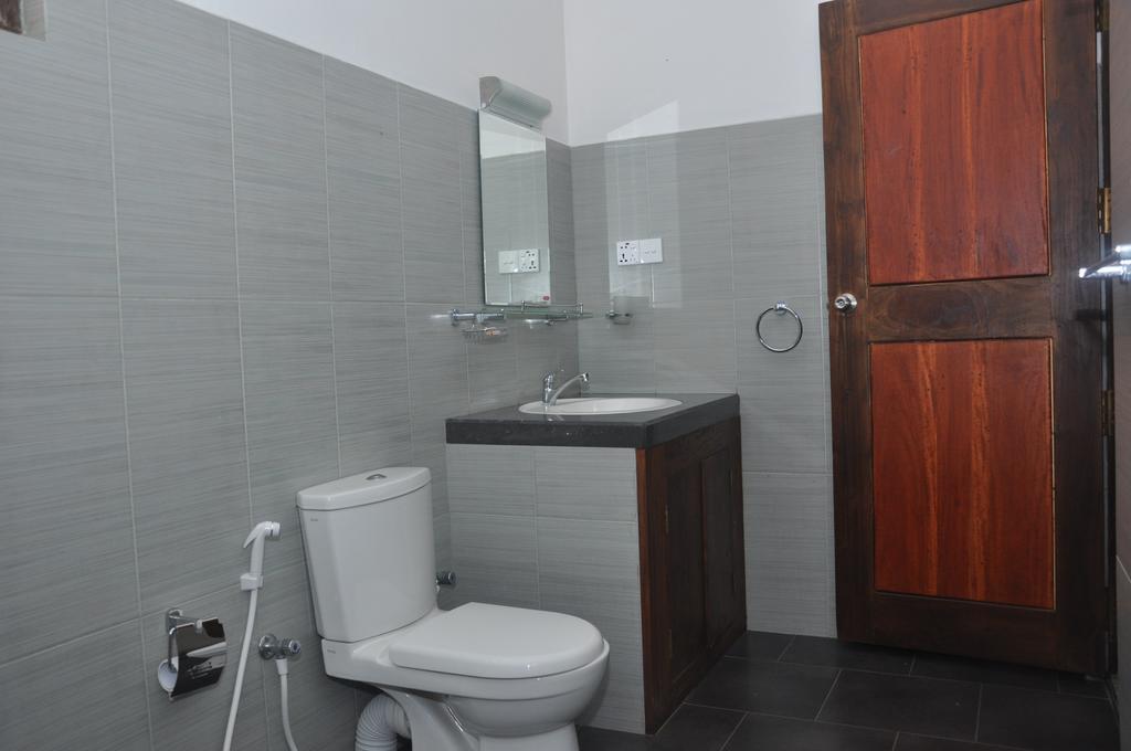 Traveller'S Home Hotel Tissamaharama Exterior foto