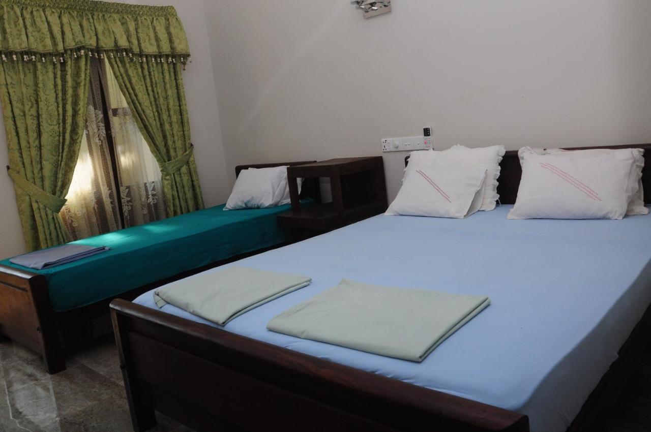 Traveller'S Home Hotel Tissamaharama Quarto foto